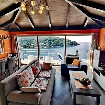 Seaview Laura Apartment